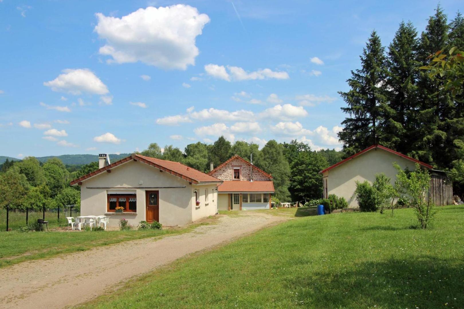 Au Bon Accueil Peyrat-le-Château Exterior foto